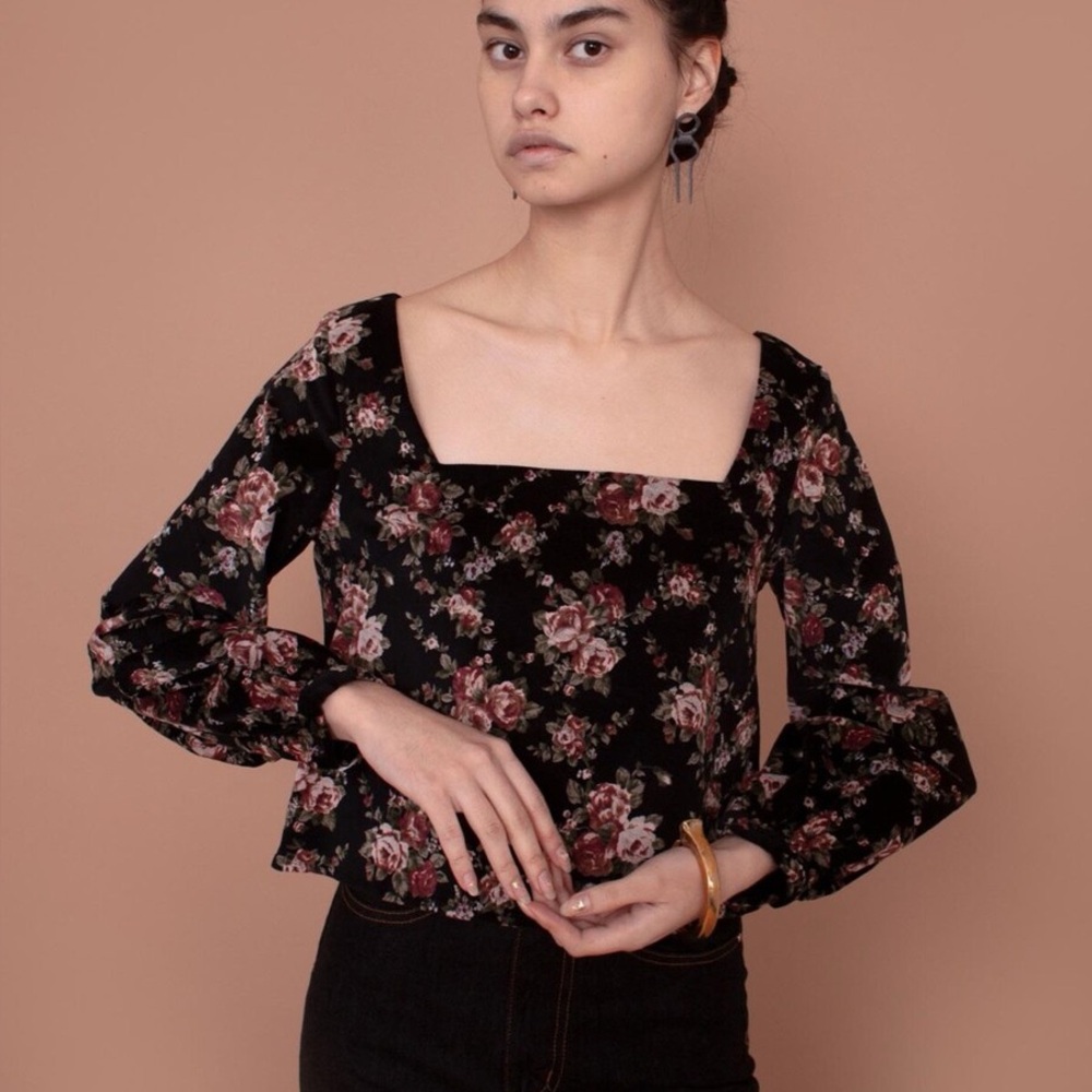 Meadows Marigold Floral Square-Neck Black Long Sleeve Top